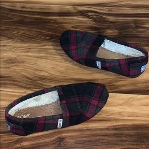 Size 6 Tom fur shoes